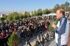 برگزاری همایش بزرگ پیاده روی خانوادگی در طرح ورزش در آبادی روستای ازناو