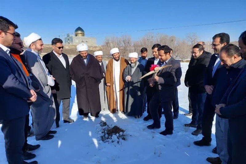 آیین کلنگ زنی زمین چمن مصنوعی مینی فوتبال روستای عبدالمومن