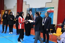 تقدیر از دو ملی پوش والیبال نشسته بانوان به پاس اهدای مدال‌ به شهدای والامقام دفاع مقدس ۱۲ روزه