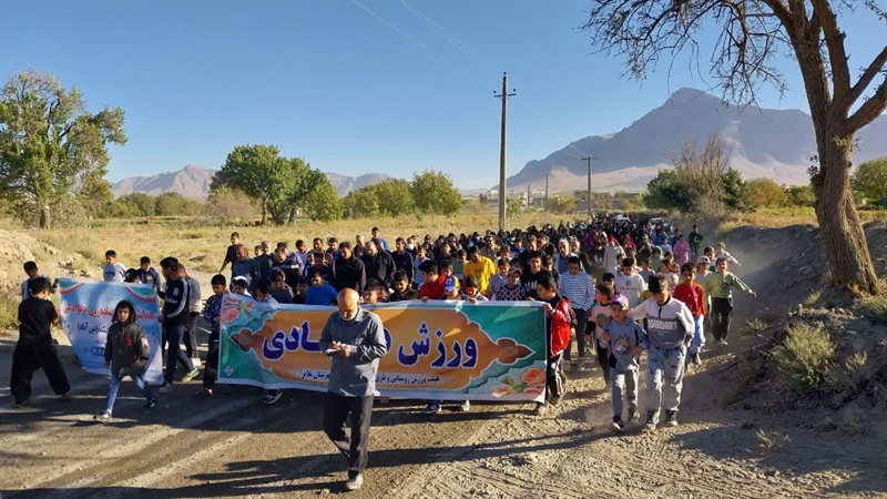 برگزاری همایش پیاده روی خانوادگی در روستای رضوانکده از توابع بخش مرکزی شهرستان ملایر