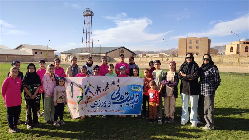 برگزاری مسابقات دوومیدانی دختران به مناسبت هفته تربیت‌بدنی در تویسرکان