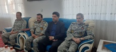 دیدار رئیس تربیت‌بدنی ستاد کل نیروهای مسلح و مدیرکل ورزش و جوانان همدان با پدر شهید امیرمحمد زمانی