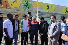 بازدید مدیرکل ورزش و جوانان همدان از تمرینات نایجل آموس؛ مربی نامدار المپیکی در پیست دوومیدانی شهدای قدس