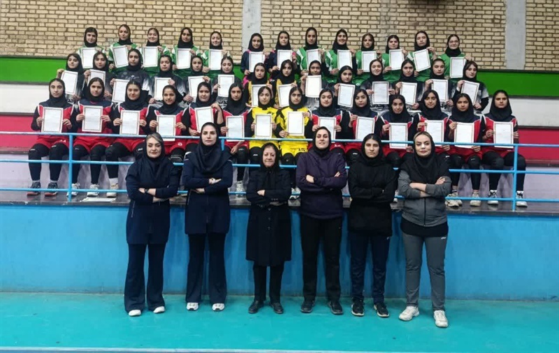 پوریای ولی قهرمان مسابقات والیبال بانوان آینده سازان شهرستان ملایر شد