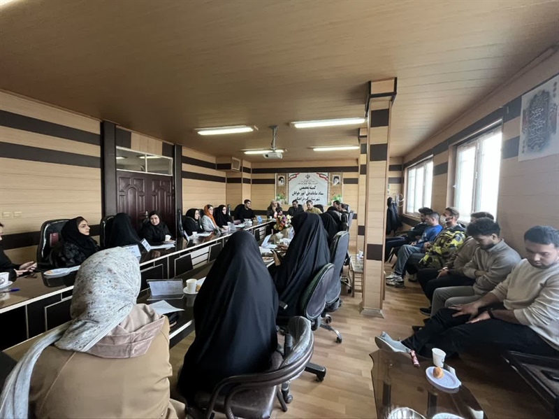 نشست صمیمانه رئیس اداره ورزش و جوانان کبودراهنگ با جوانان