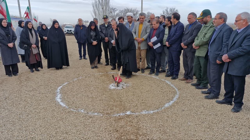 کلنگ احداث سالن ورزشی روستای نیر به زمین زده شد