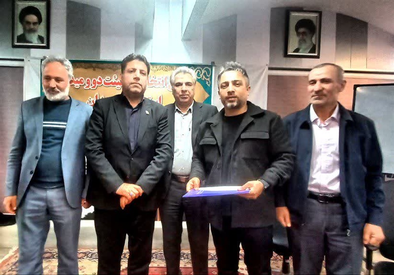 بدرقه روایتگر ورزش استان؛ تجلیل از ۲۵ سال تلاش رسانه‌ای ناصرنژاد در ورزش همدان