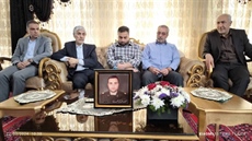 دیدار وزیر ورزش و جوانان با خانواده شهید امنیت