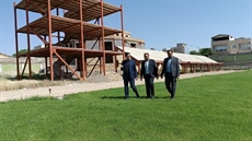زمین چمن ورزشگاه سرداران شهر رزن آماده بهره‌برداری