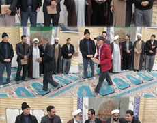 تجلیل از پدران حاضر در نماز عبادی سیاسی جمعه در اسلامشهر آق گل گرامیداشت روز پدر