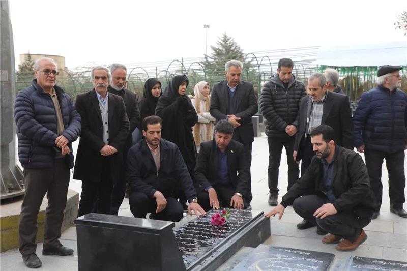 غبارروبی گلزار شهدا به مناسبت دهه مبارک فجر