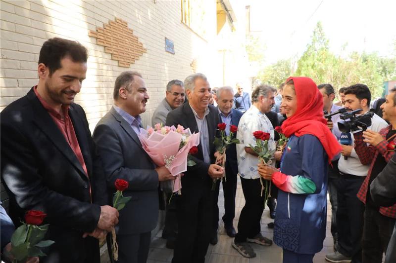 استقبال از قهرمان قایقرانی آسیا در همدان برگزار شد
