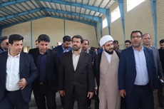 بازدیداستاندار همدان دکتر حمید ملانوری شمسی از پروژه سالن ورزشی چند منظوره و زمین چمن طبیعی شهر مهاجران