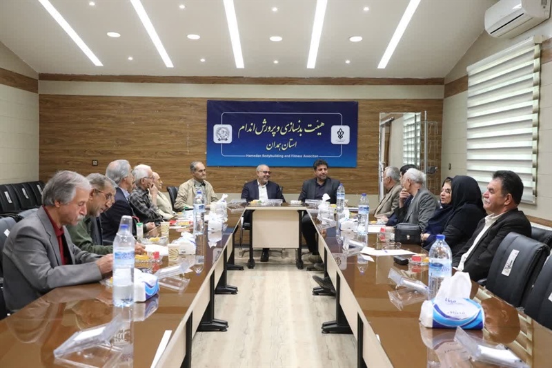 نشست صمیمی پیشکسوتان با مشاور استاندار و مدیرکل ورزش همدان