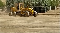 ادامه روند پروژه زمین چمن تختی شهرستان ملایر