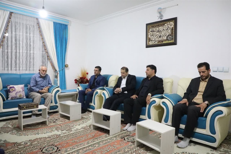 تکریم خانواده شهید ورزشکار امیرمحمد زمانی توسط معاون وزیر ورزش و جوانان