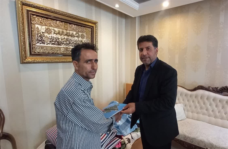 عیادت مدیرکل ورزش و جوانان همدان از خبرنگار تسنیم به مناسبت روز خبرنگار