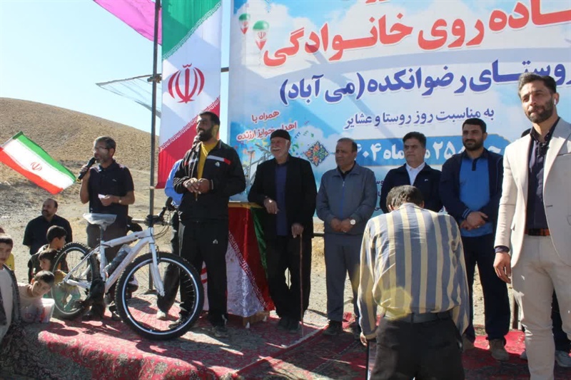 همایش پیاده‌روی خانوادگی روستای رضوانکده برگزار شد