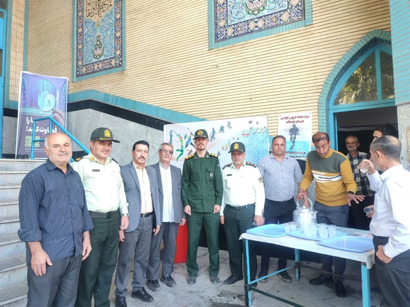 برپایی ایستگاه صلواتی و میز خدمت اداره ورزش و جوانان تویسرکان در هفته تربیت بدنی
