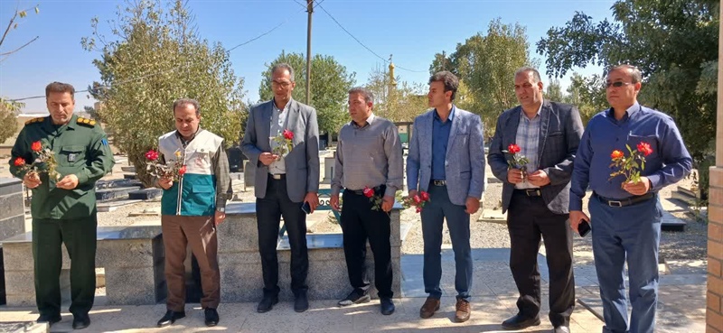 عطر افشانی و غبار روبی گلزار شهدای روستای حسین آباد شاملو