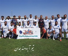 تیم آبرومند همدان قهرمان  مسابقات چهار جانبه فوتبال گرامیداشت هفته تربیت بدنی و ورزش بخش جوکار شد