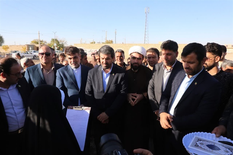 افتتاح زمین چمن ورزشی روستای امیرآباد کبودرآهنگ با حضور مسئولان استان همدان
