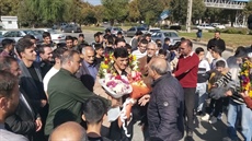 مربی تیم ملی امید ایران در بدو ورود به ملایر استقبال شد