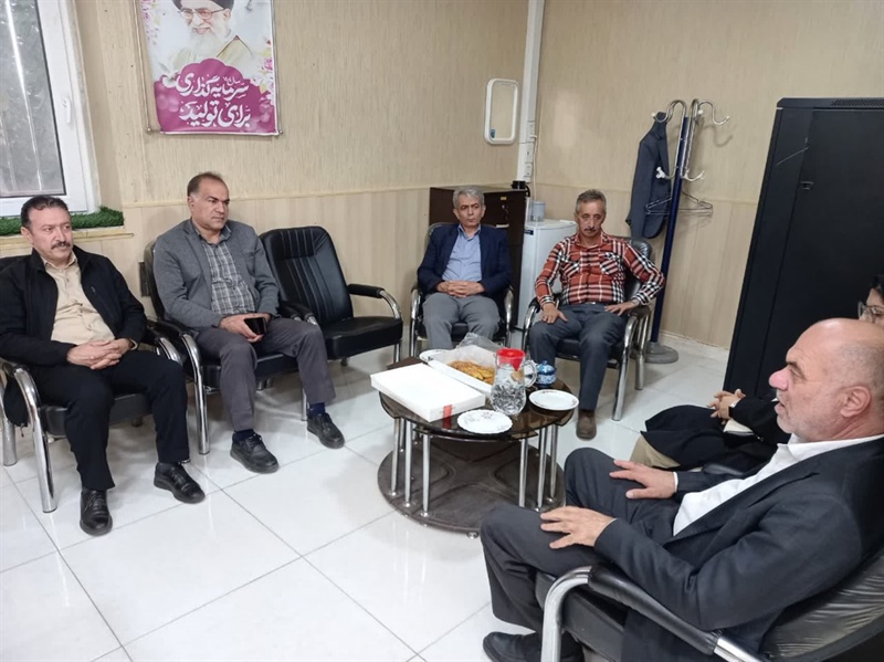 نشست جعفری سرپرست هیئت ژیمناستیک استان با رئیس اداره ورزش و جوانان شهرستان تویسرکان