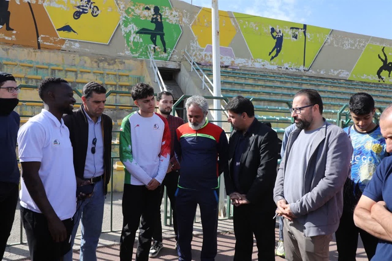 بازدید مدیرکل ورزش و جوانان همدان از تمرینات نایجل آموس؛ مربی نامدار المپیکی در پیست دوومیدانی شهدای قدس