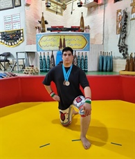 کرسی های نایب قهرمانی و سومی  مسابقات زورخانه ای و مهارتهای فردی جوانان کشور  از آن پهلوان ملایری