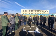 کلنگ‌زنی زمین چمن مصنوعی مینی‌فوتبال روستای فریازان تویسرکان همزمان با دهه فجر