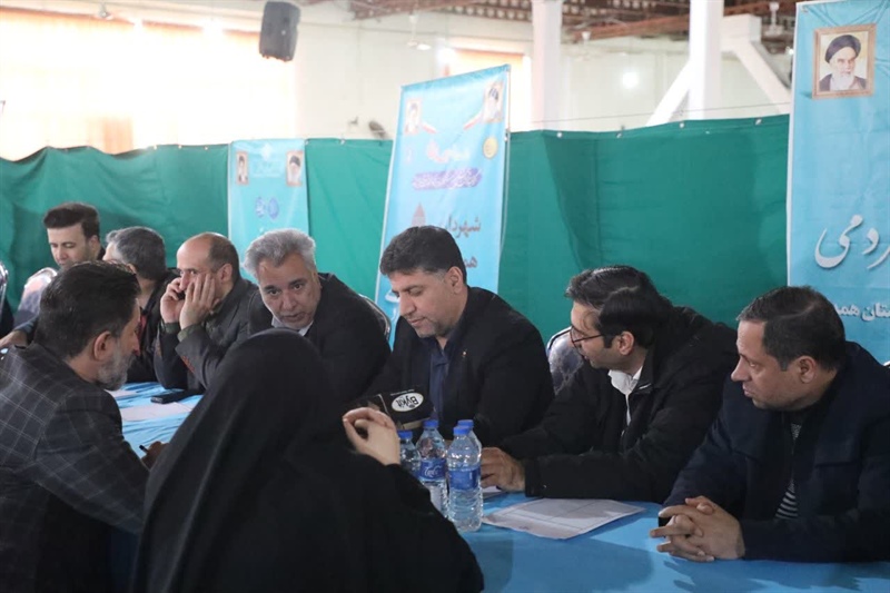 پاسخگویی مدیرکل ورزش و جوانان استان همدان در میز خدمت نماز جمعه