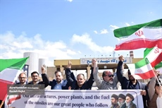 زنجیره انسانی همدانی‌ها پیرامون نیروگاه برق شهید مفتح