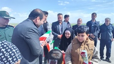 حضور ورزشکاران نونهال و نوجوان فامنین در ایست بازرسی و قدردانی از نیروهای حافظ امنیت