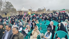 تجمع بزرگ دختران در فامنین