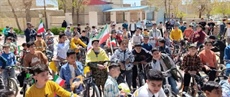 رکاب زنی بیش از 300 دوچرخه سوار دانش آموز به یاد شهدای دانش آموز میناب