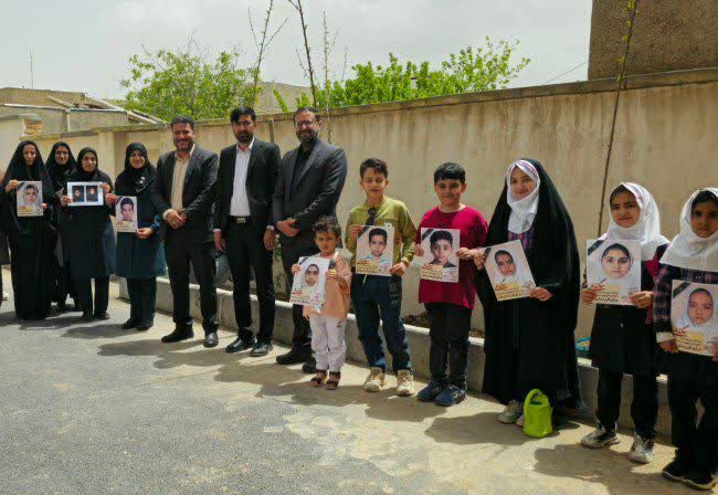 درختکاری رئیس اداره ورزش وجوانان کبودراهنگ به یاد رهبر شهیدوشهدای دانش آموزمدرسه شجره طیبه میناب