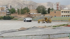 ادامه روندبازسازی مجدد پروژه زمین چمن تختی شهرستان ملایر