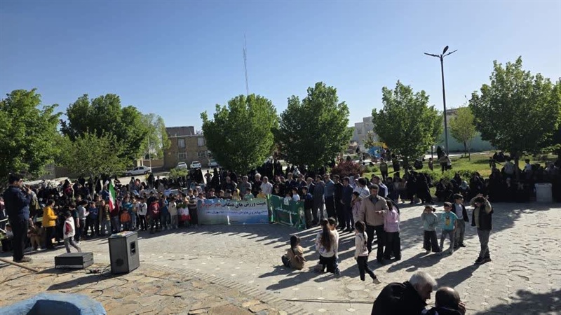 همایش بزرگ پیاده‌روی خانوادگی «سپاس» و «ما همه ابرقدرتیم» با حضور حدود ۲ هزار نفر در جورقان برگزار شد