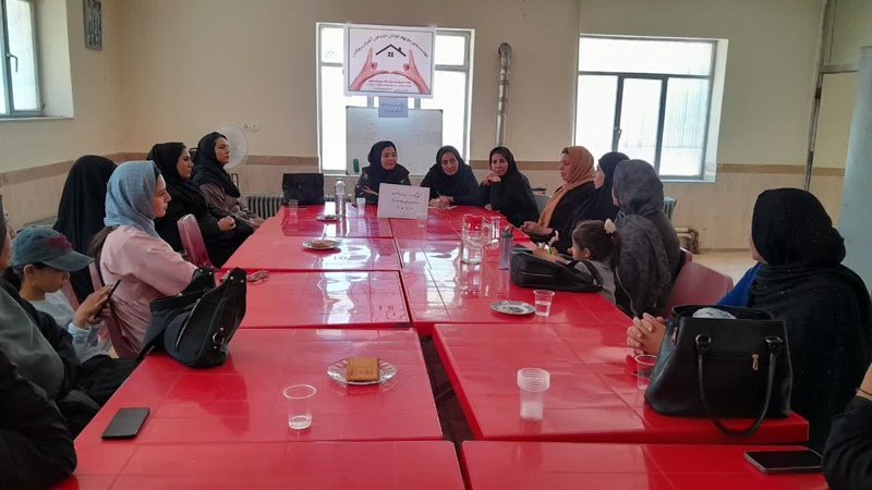 برگزاری کارگاه رایگان مشاور خانواده ویژه بانوان در شهرستان رزن
