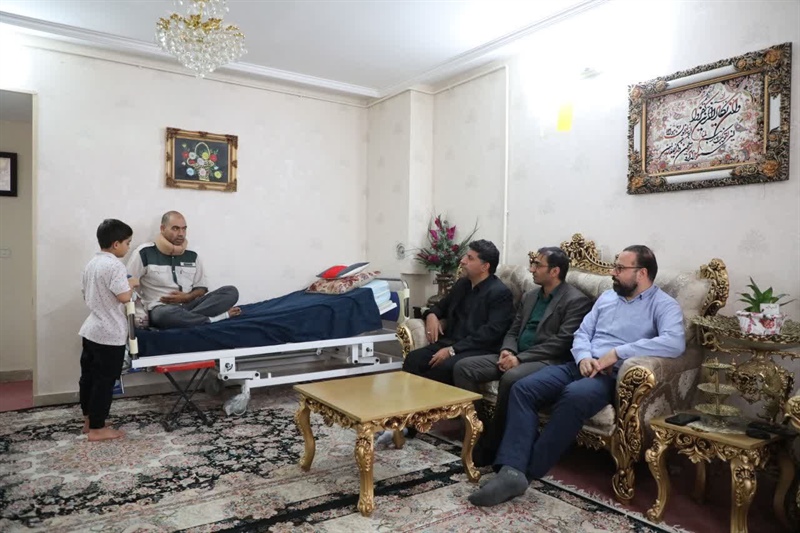 عیادت مدیرکل ورزش و جوانان استان همدان از پیشکسوت ورزشی‌نویسی استان