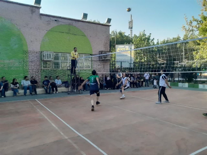 ۲۴ تیم خانوادگی در میدان والیبال همدان
