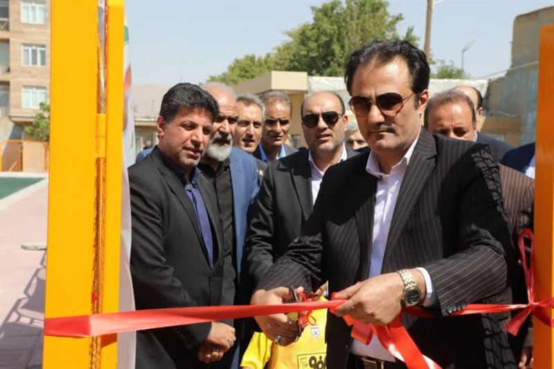 زمین چمن مصنوعی فوتبال شهید فرزاد سلیمانیان نهاوند به بهره‌برداری رسید