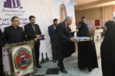 تجلیل از خانواده دو شهید ورزشکار در اختتامیه مسابقات شطرنج ابن‌سینا