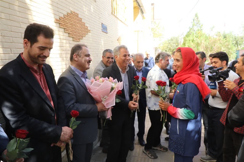 استقبال از قهرمان قایقرانی آسیا در همدان برگزار شد