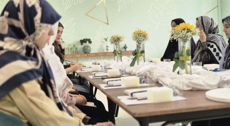 برگزاری دوره رایگان مهارت‌آموزی طراحی تابلو طلا ویژه جوانان در شهرستان فامنین