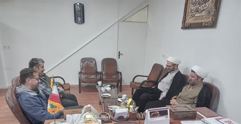 دیدار امام جمعه موقت و مسئول شورای اقامه نماز شهرستان با رئیس و کارکنان اداره ورزش و جوانان کبودراهنگ