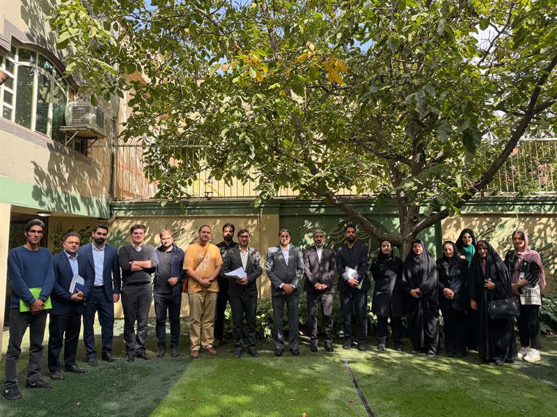 نشست صمیمی جوانان با مدیرکل امور اقتصادی و دارایی استان همدان