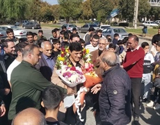 مربی تیم ملی امید ایران در بدو ورود به ملایر استقبال شد