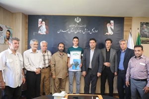 تجلیل مدیرکل ورزش و جوانان همدان از قهرمانان بوکس استان